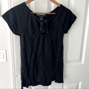 Marc by Marc Jacobs Black T Shirt with keyhole cutout